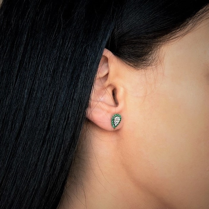 cercei din aur alb de 18K, cu Diamante și Smaralde  2