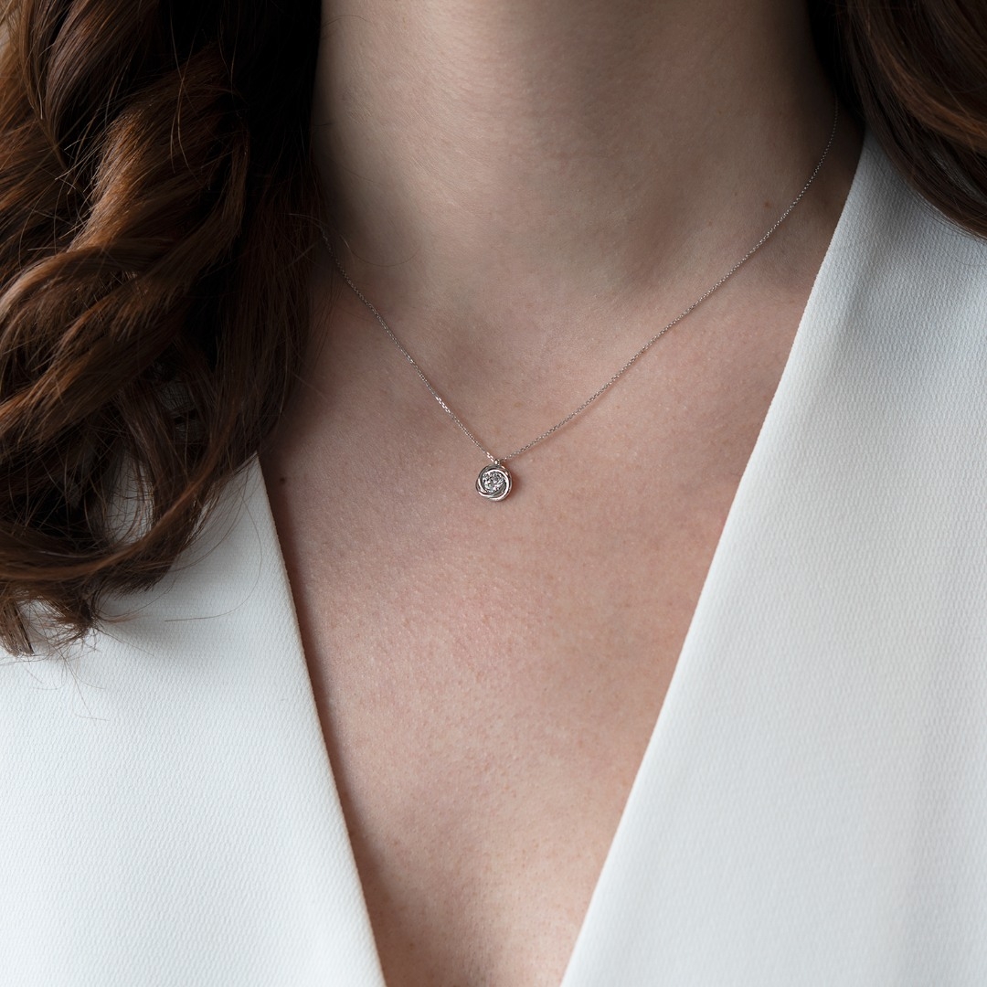 Lanț cu pandantiv din aur alb de 14K