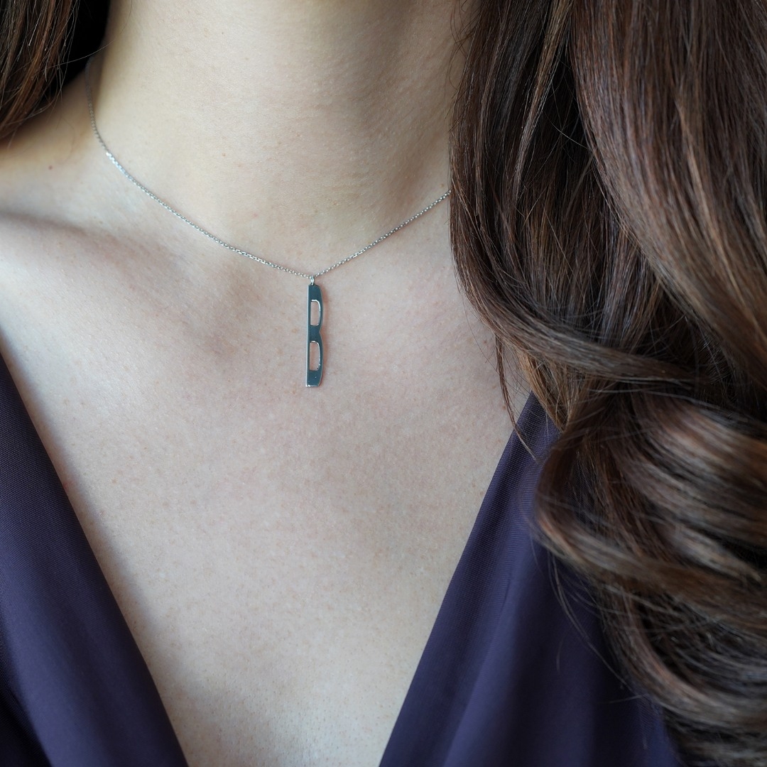 lanț din aur alb de 14K cu pandantiv litera B  2