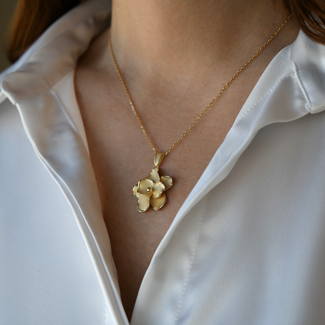 lanț cu pandantiv din aur galben de 14K  2