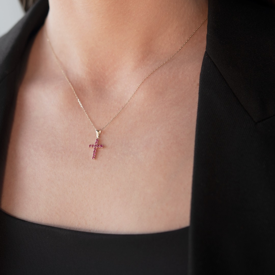 lanț din aur galben de 14K și pandantiv cu Rubine  2