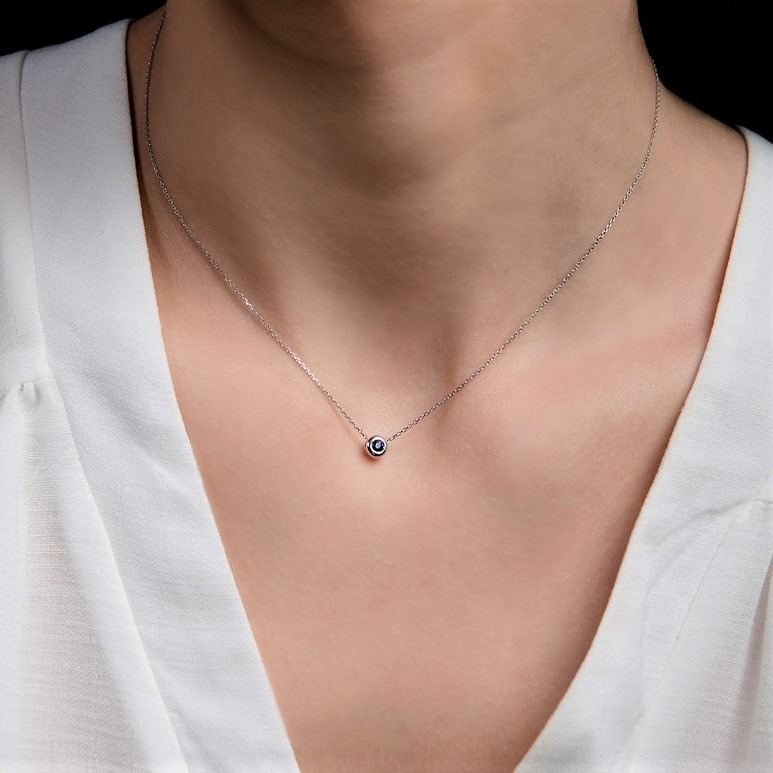 lanț din aur alb de 18K cu pandantiv cu Safir de 0.04ct  2