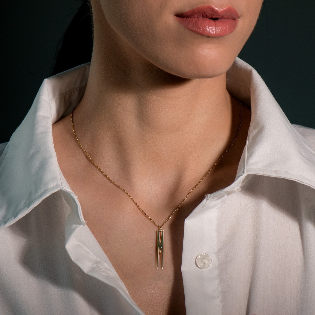 lanț din aur galben de 14K cu pandantiv litera M  2