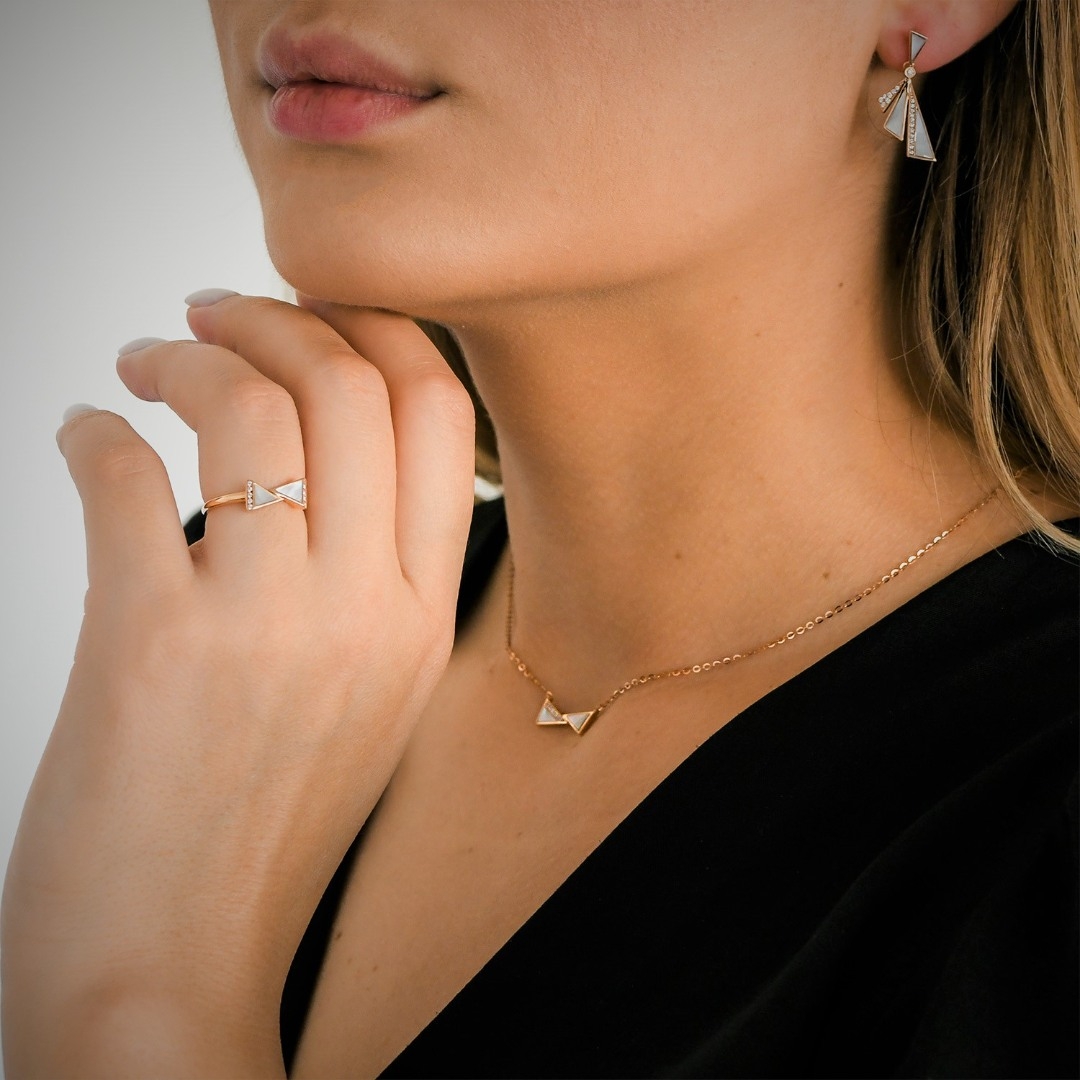 lanț din aur galben de 18K și pandantiv cu Sidef și Diamante naturale  2