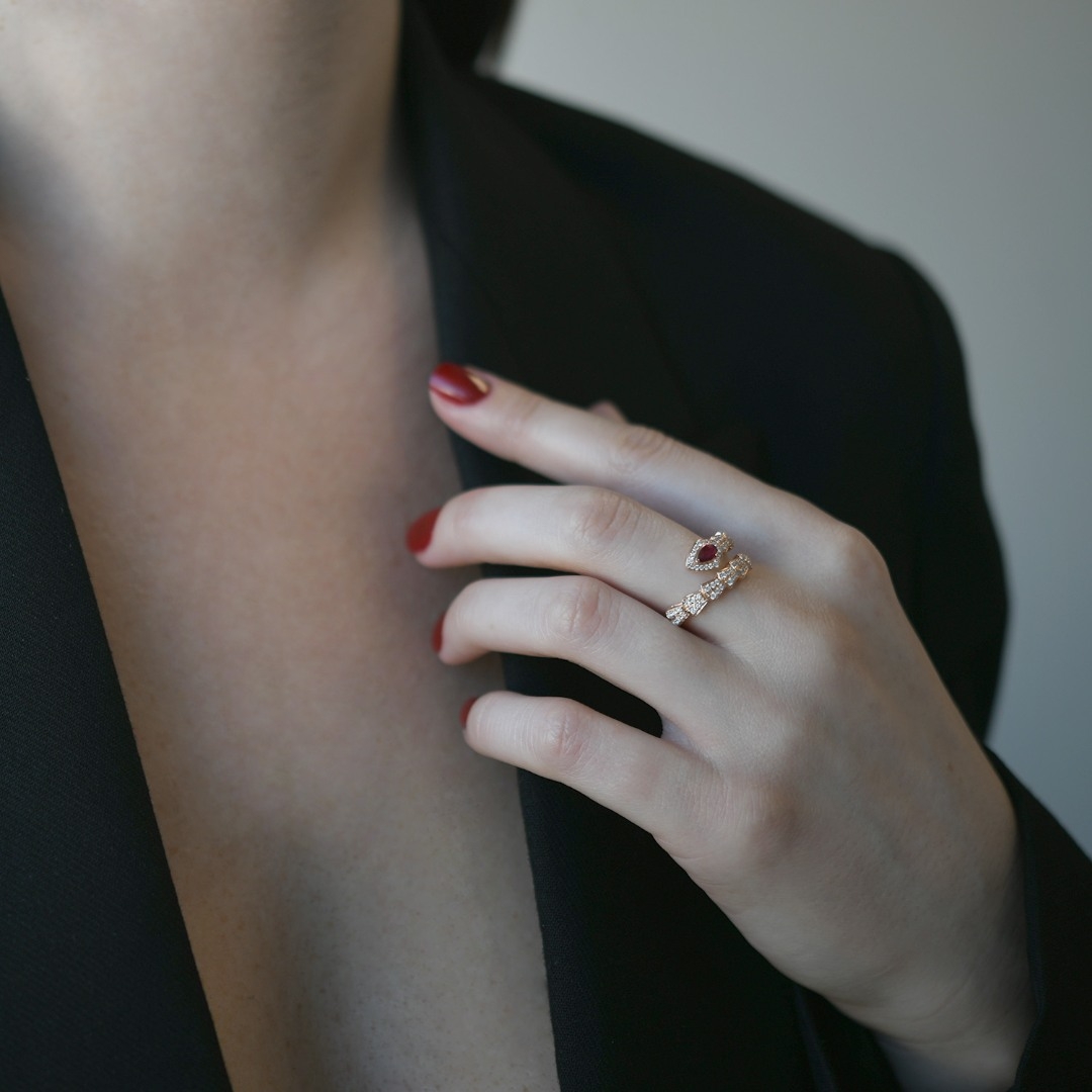 Inel din aur roz de 18K cu Rubin și Diamante naturale