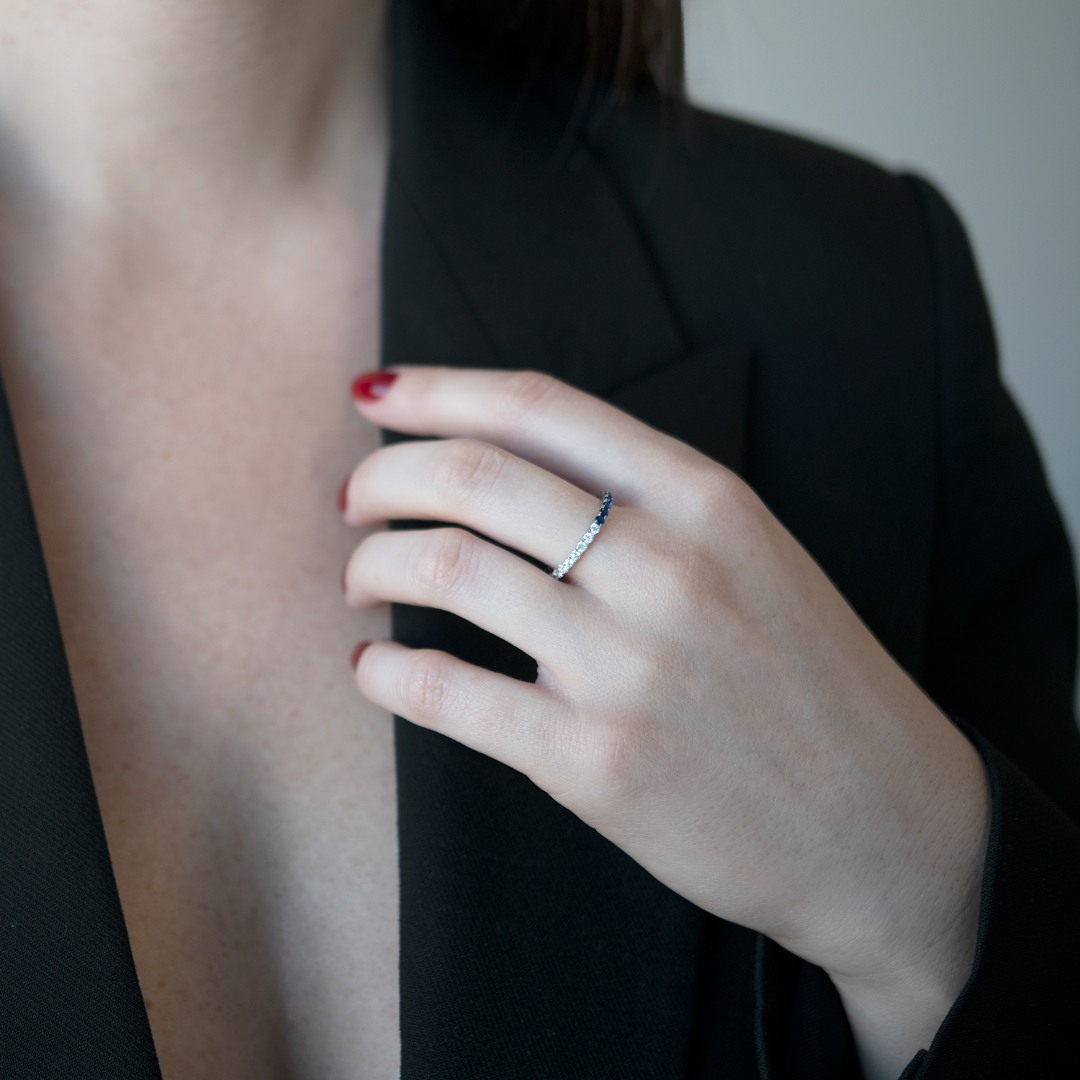 Inel Eternity din aur alb de 18K cu Safire și Diamante naturale