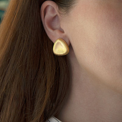Cercei cu efect satinat din aur galben de 14K