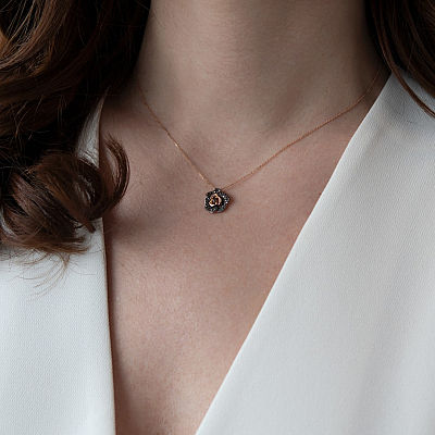 Lanț cu pandantiv floare din aur roz de 14K