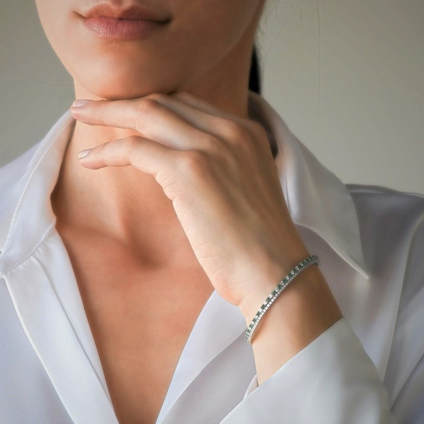 brățară Tennis din aur alb de 18K cu Smaralde și Diamante naturale  3