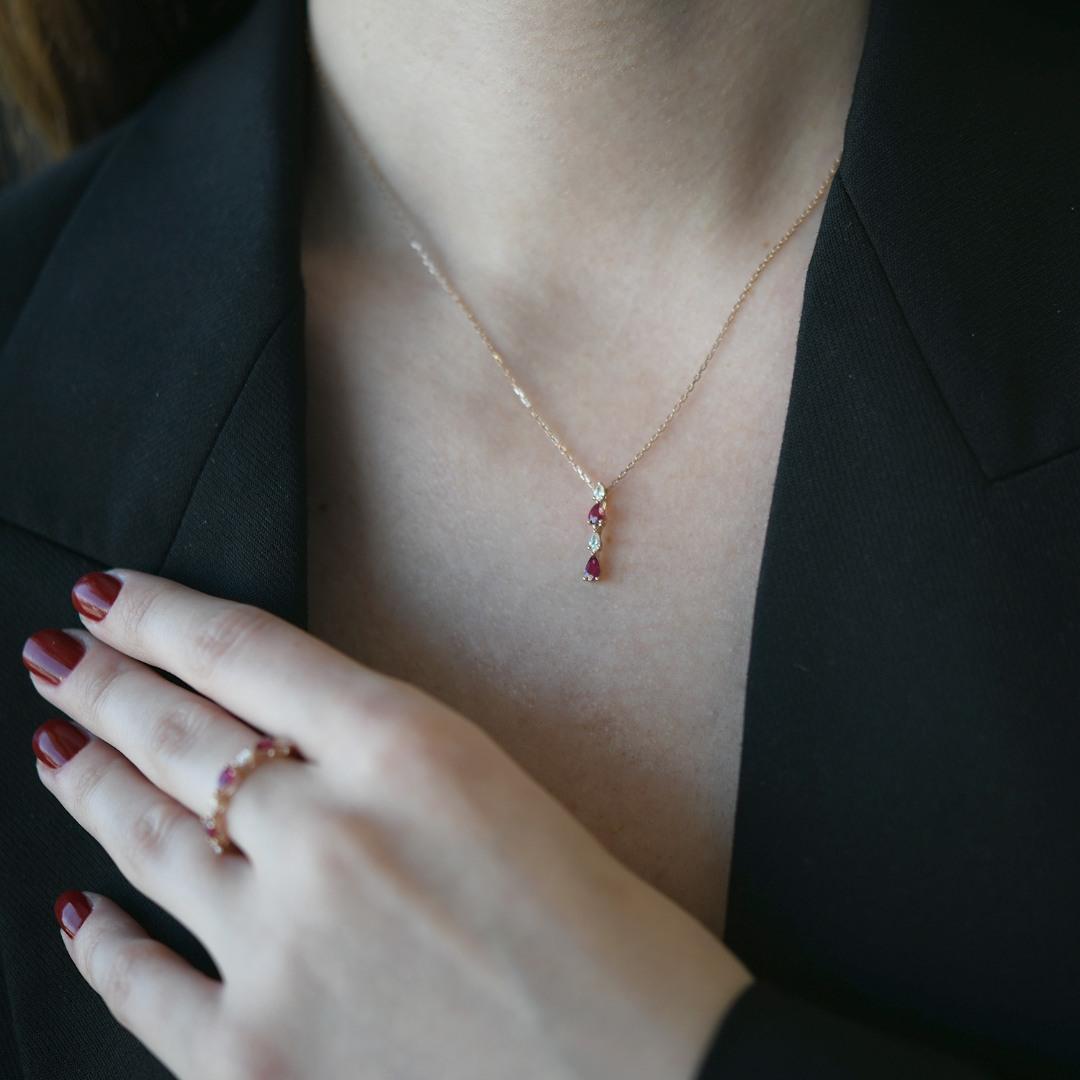 Lanț din aur roz de 18K și pandantiv cu Rubine și Diamante naturale