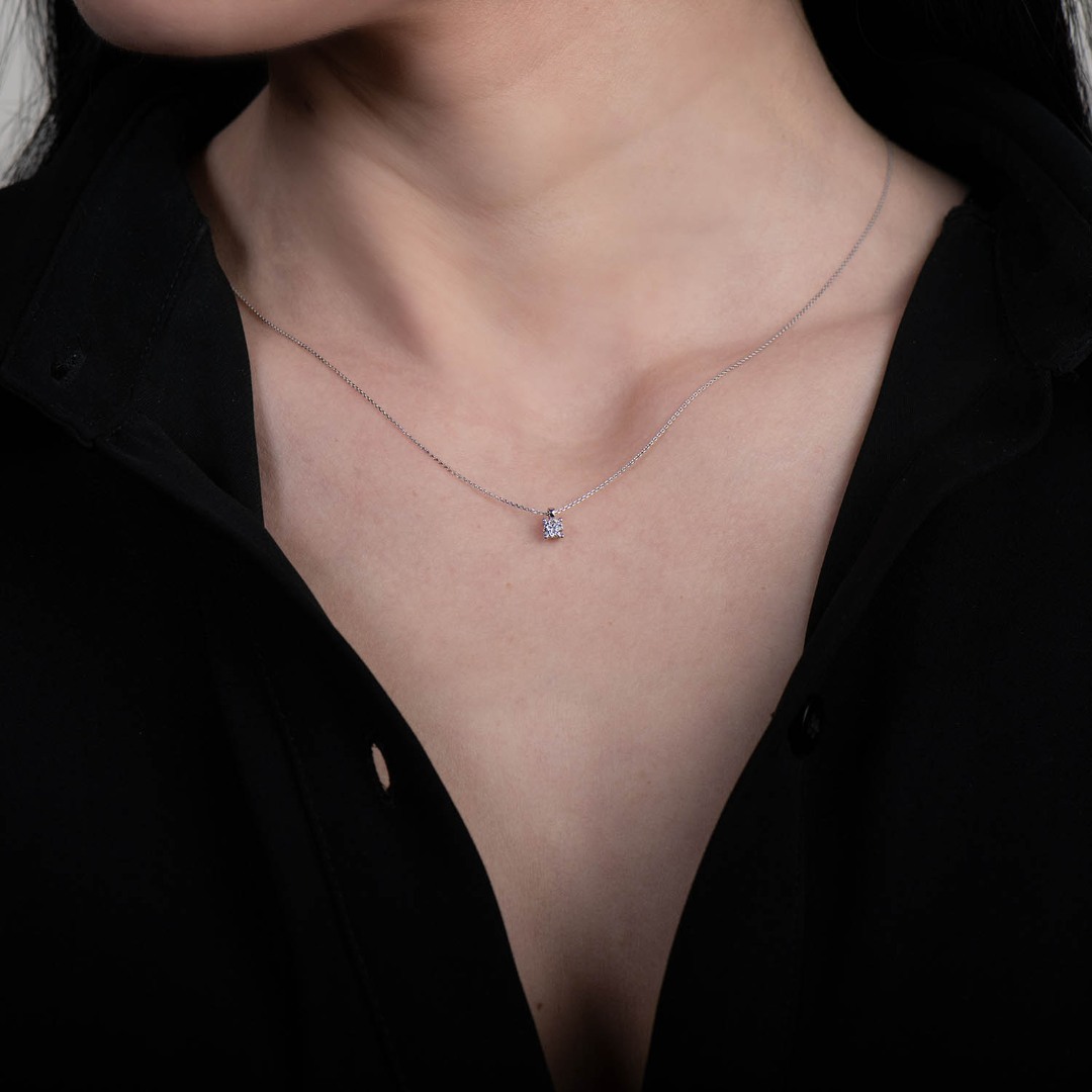 colier din aur alb de 14K cu Diamant de 0.204ct.  2