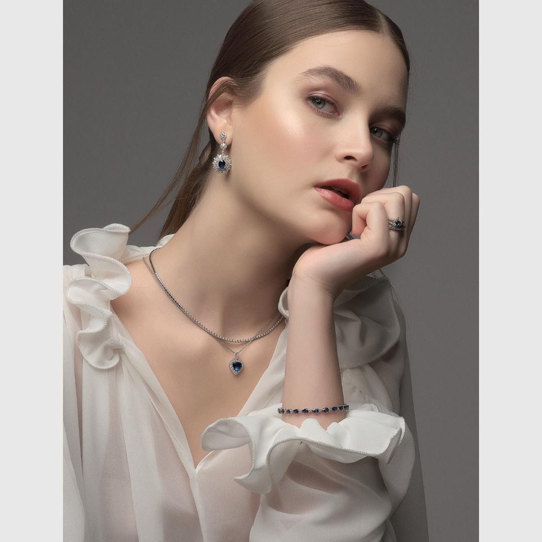 cercei din aur alb de 18K, cu Safire albastre și Diamante naturale  2
