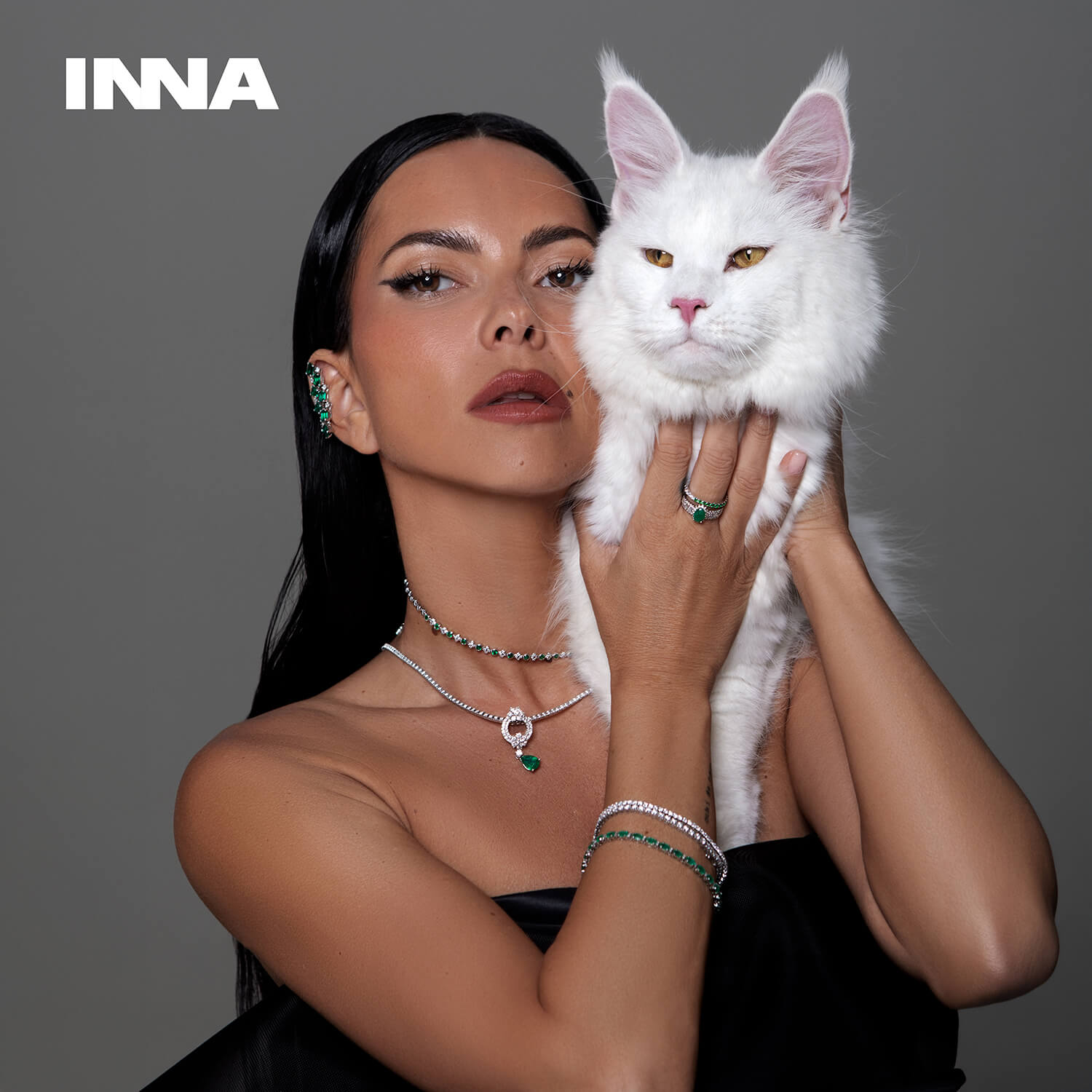 Inel Eternity din aur alb de 18K cu Tsavorite și Diamante naturale