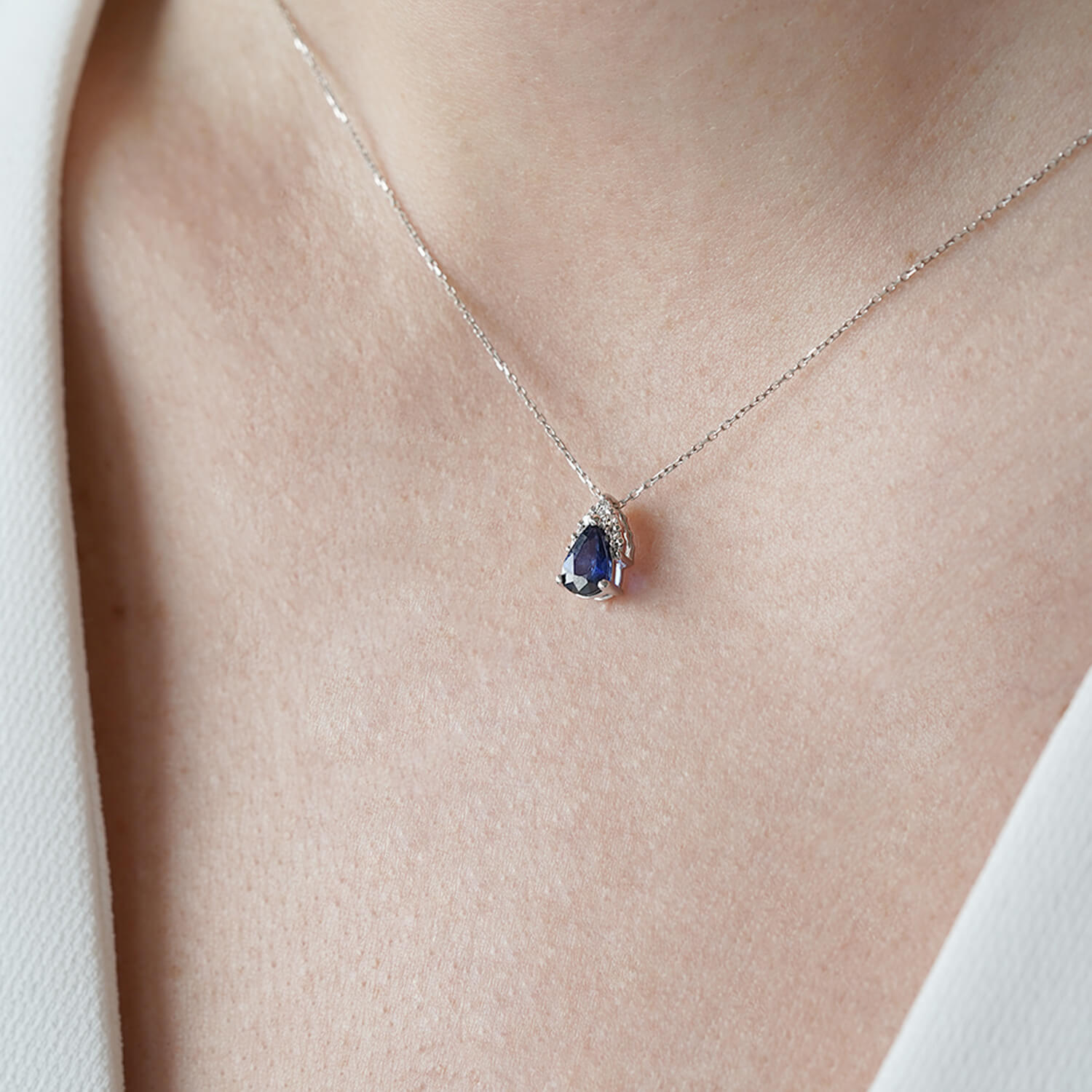 pandantiv din aur alb de 18K cu Safir și Diamante naturale  4