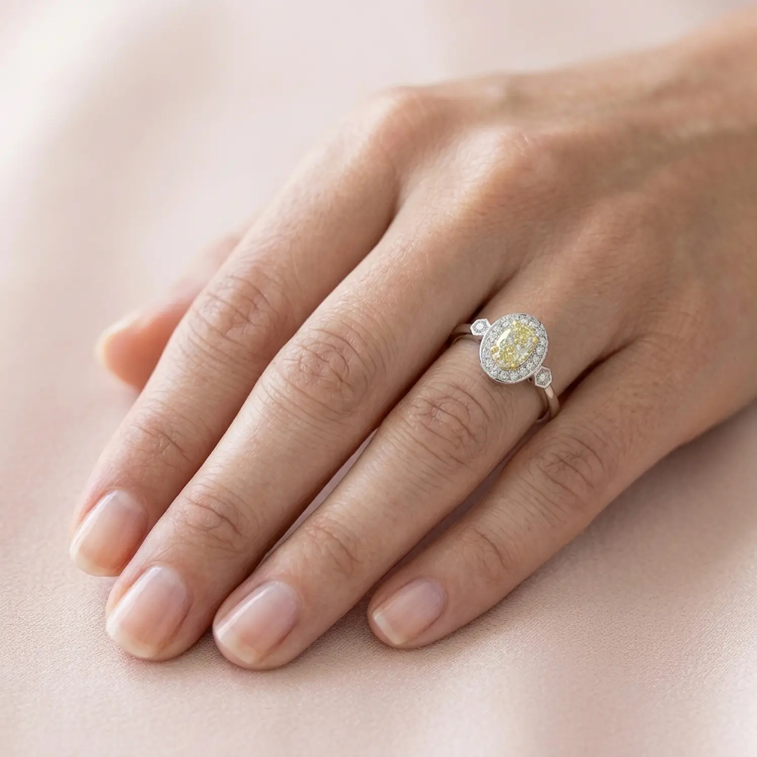 Inel din aur alb de 18K cu Diamante naturale
