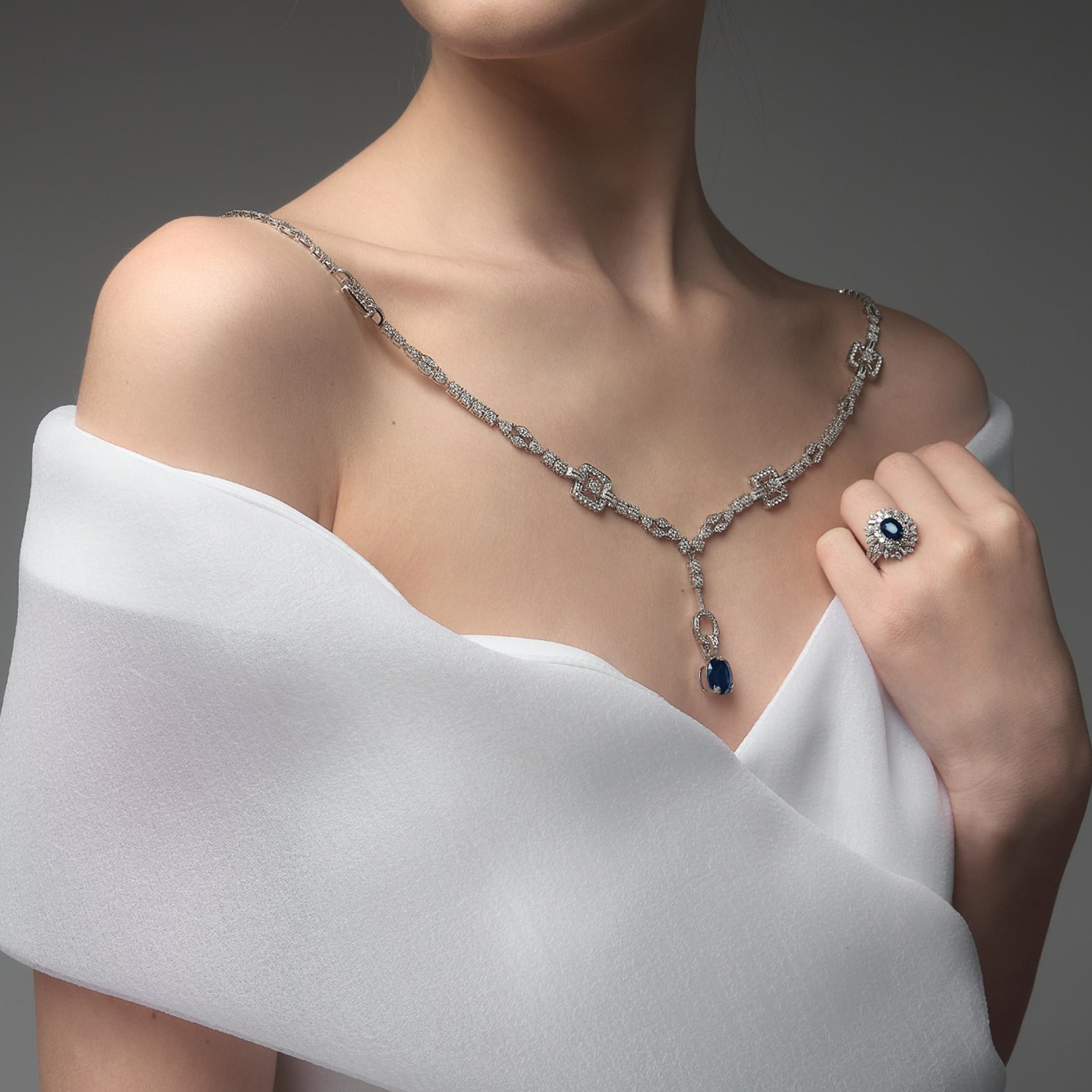 colier din aur alb de 18K cu Diamante și Safir albastru  2