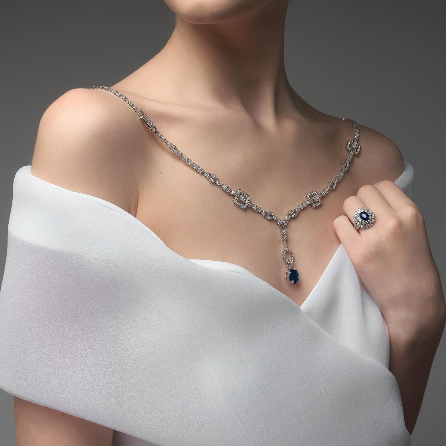 colier din aur alb de 18K cu Diamante și Safir albastru  2