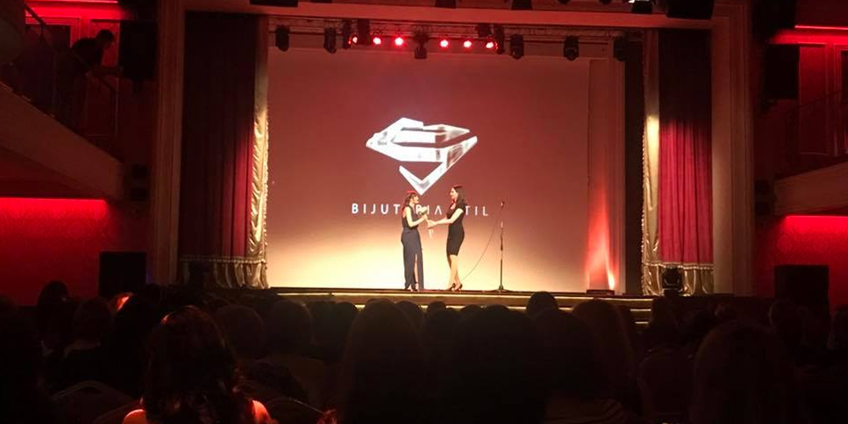 Diamante si femei pretioase la Gala Premiilor Femeia Anului