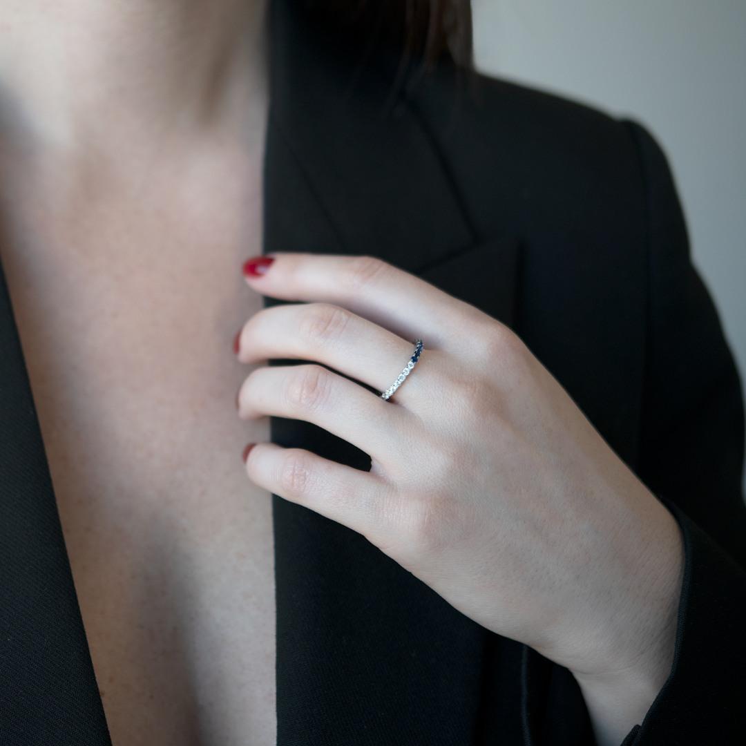 Inel Eternity din aur alb de 18K cu Safire și Diamante naturale