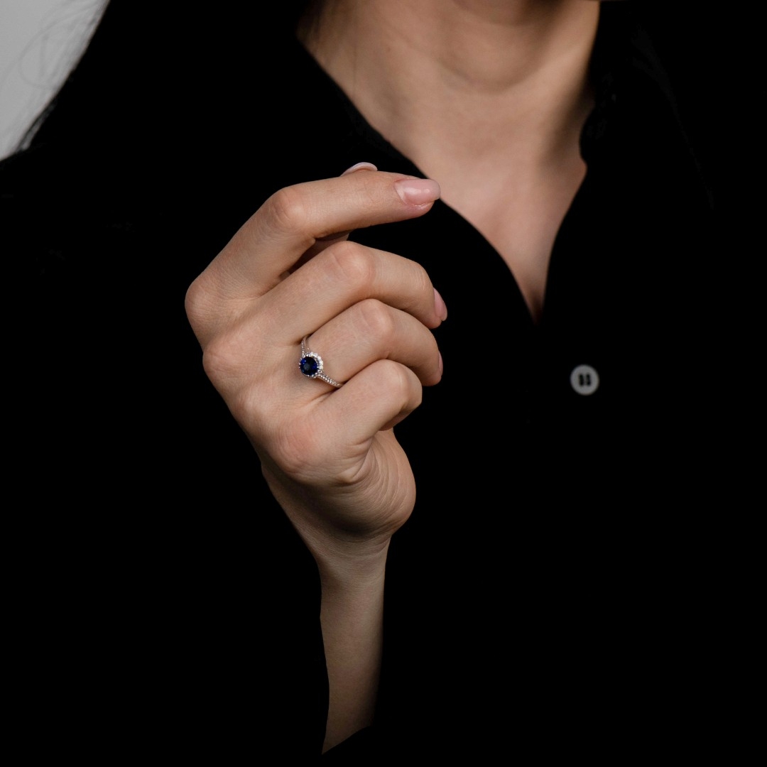 Inel din aur alb de 18K, cu Diamante și Safir albastru