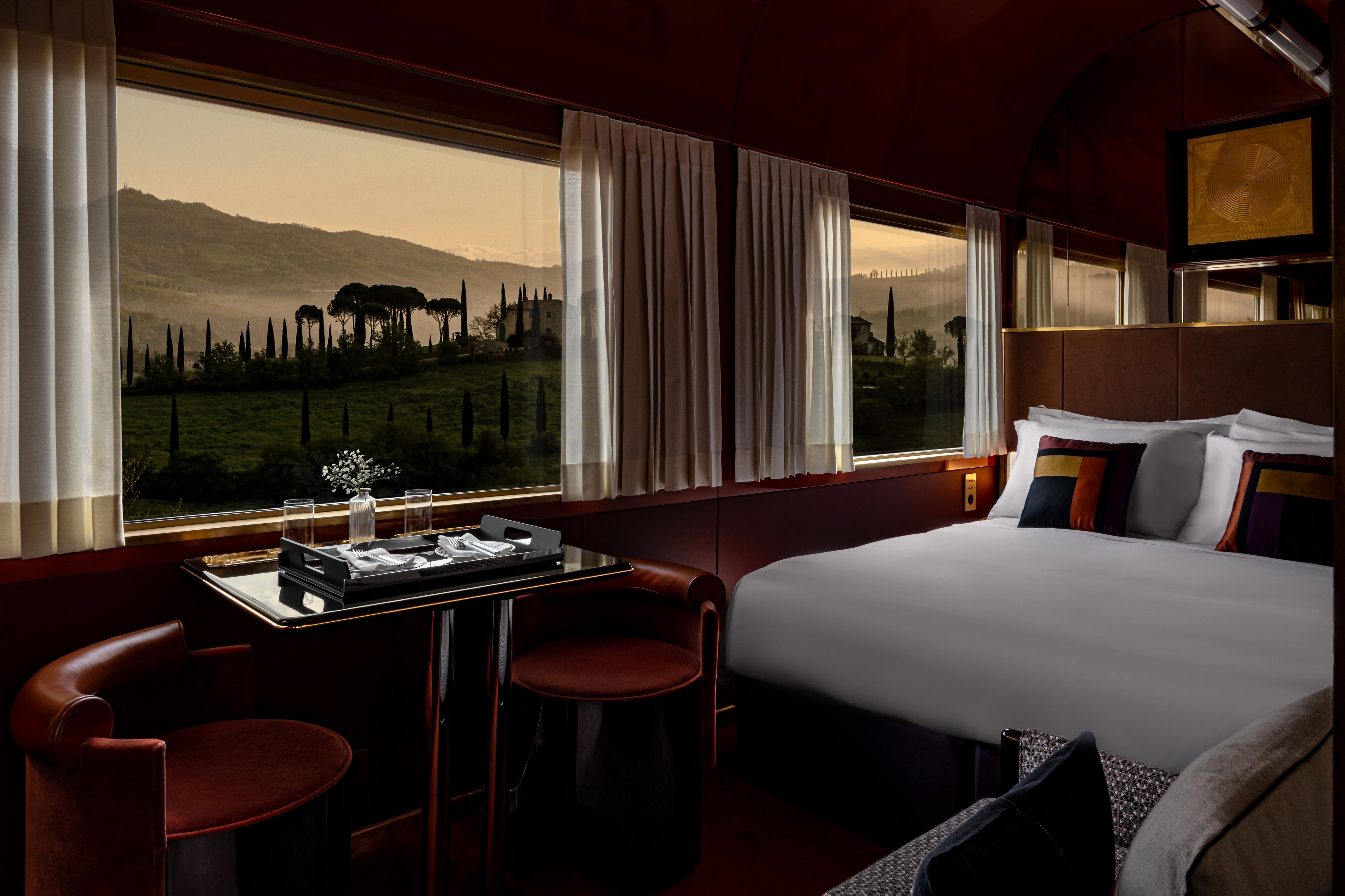 la dolce vita orient express mr tripper 48