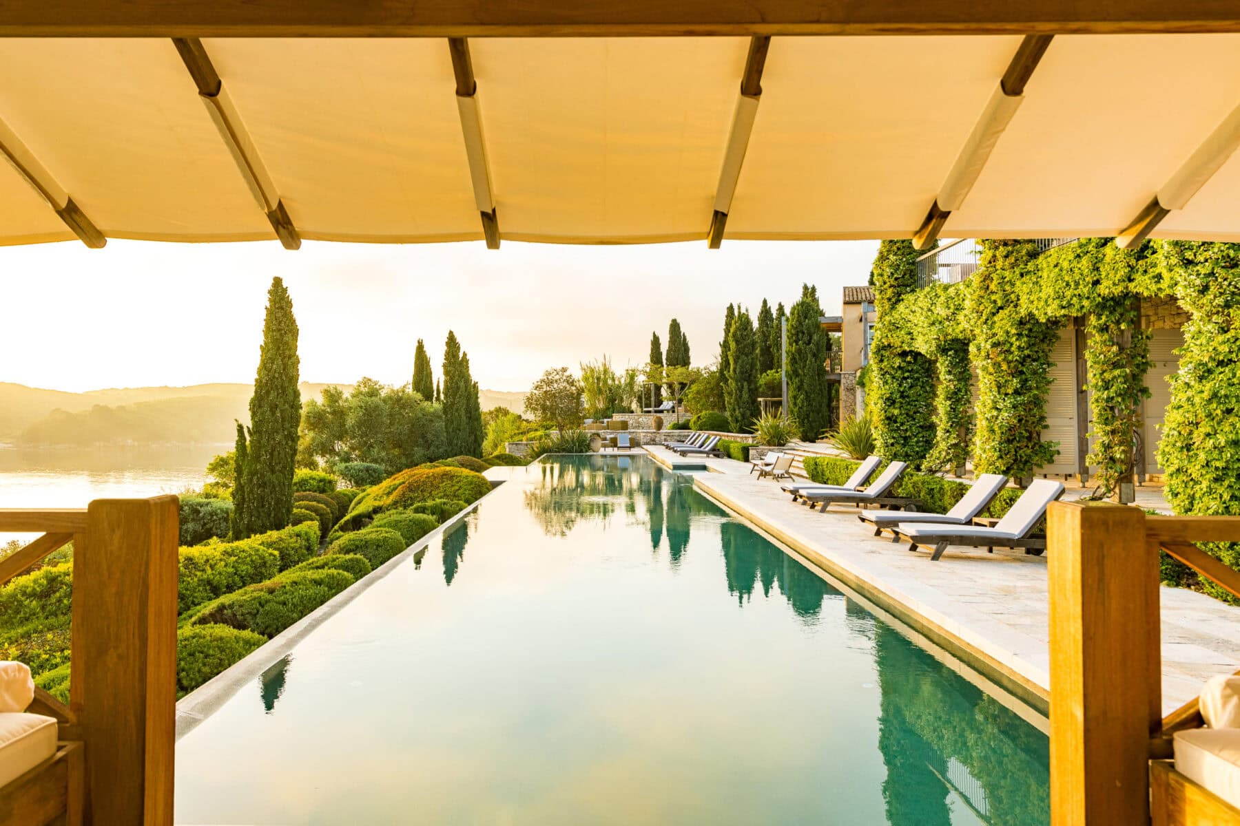 Multigenerational escapes, curated by OB Private