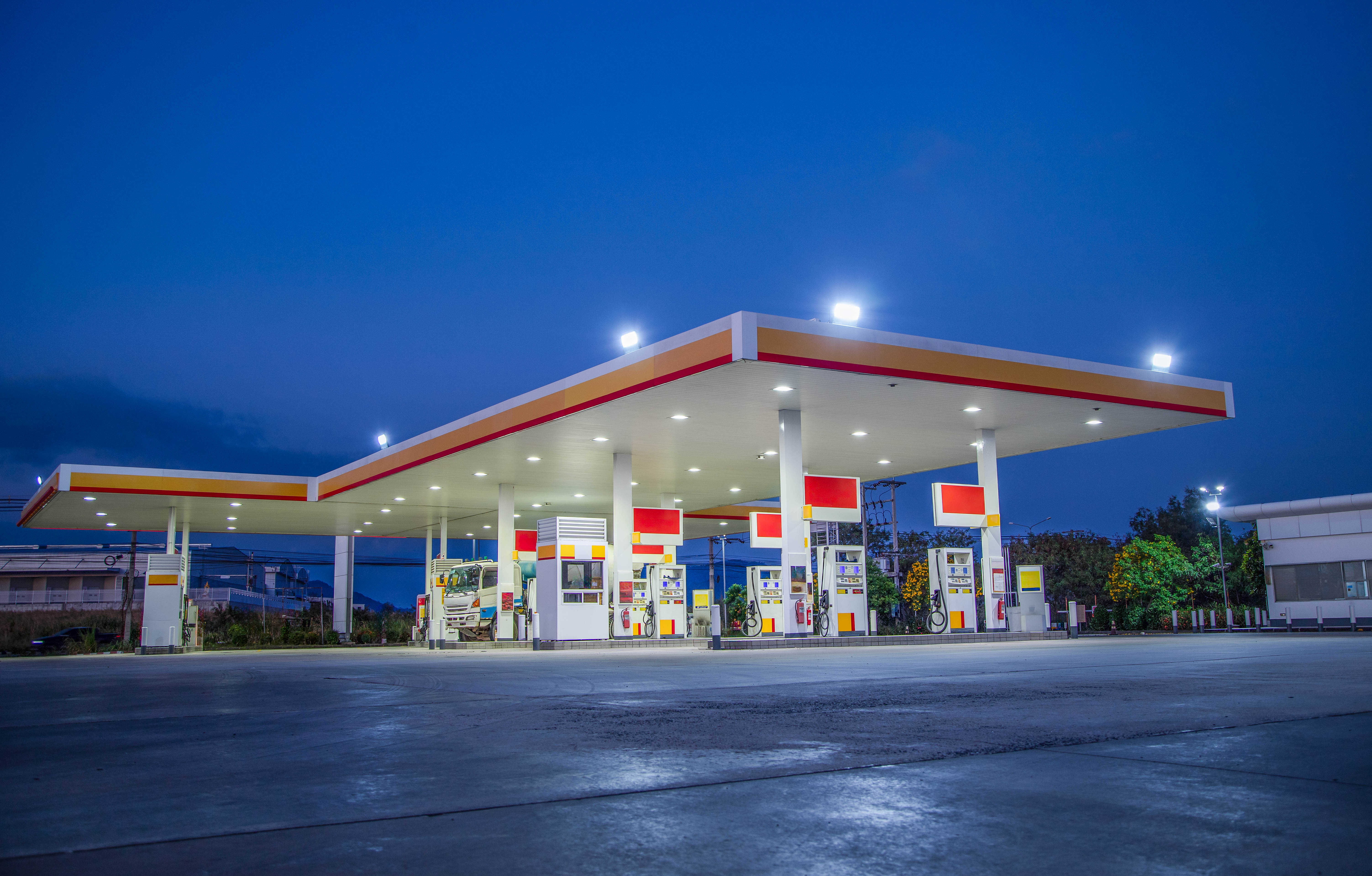 Commercial fueling equipment and petroleum service site