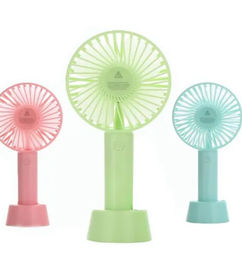 Ofertas de Mini Ventilador Portable En Colores Pasteles Con Base