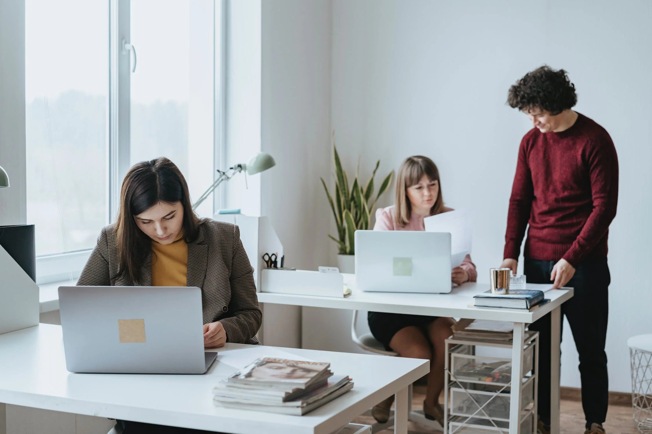 Employees at the modern office enjoy the flexibility of hot desking