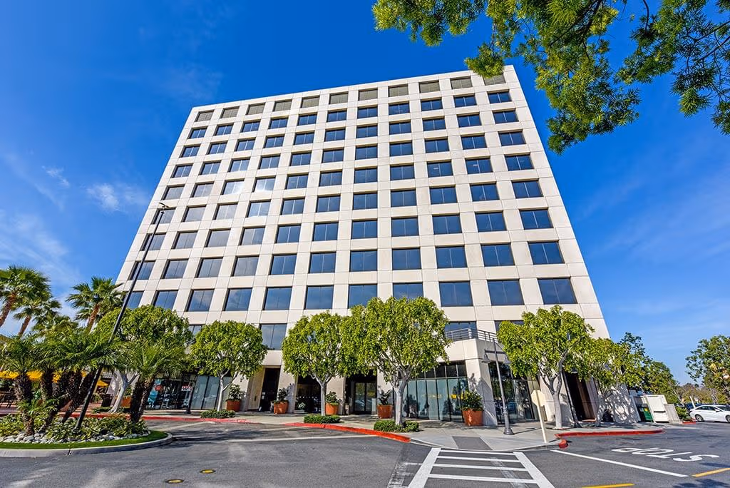 https://dr3h7ptpe31k5.cloudfront.net/Assets/images/2766/Conventional-Workspace-CA-Irvine-4199-Campus-Drive-771189.jpg