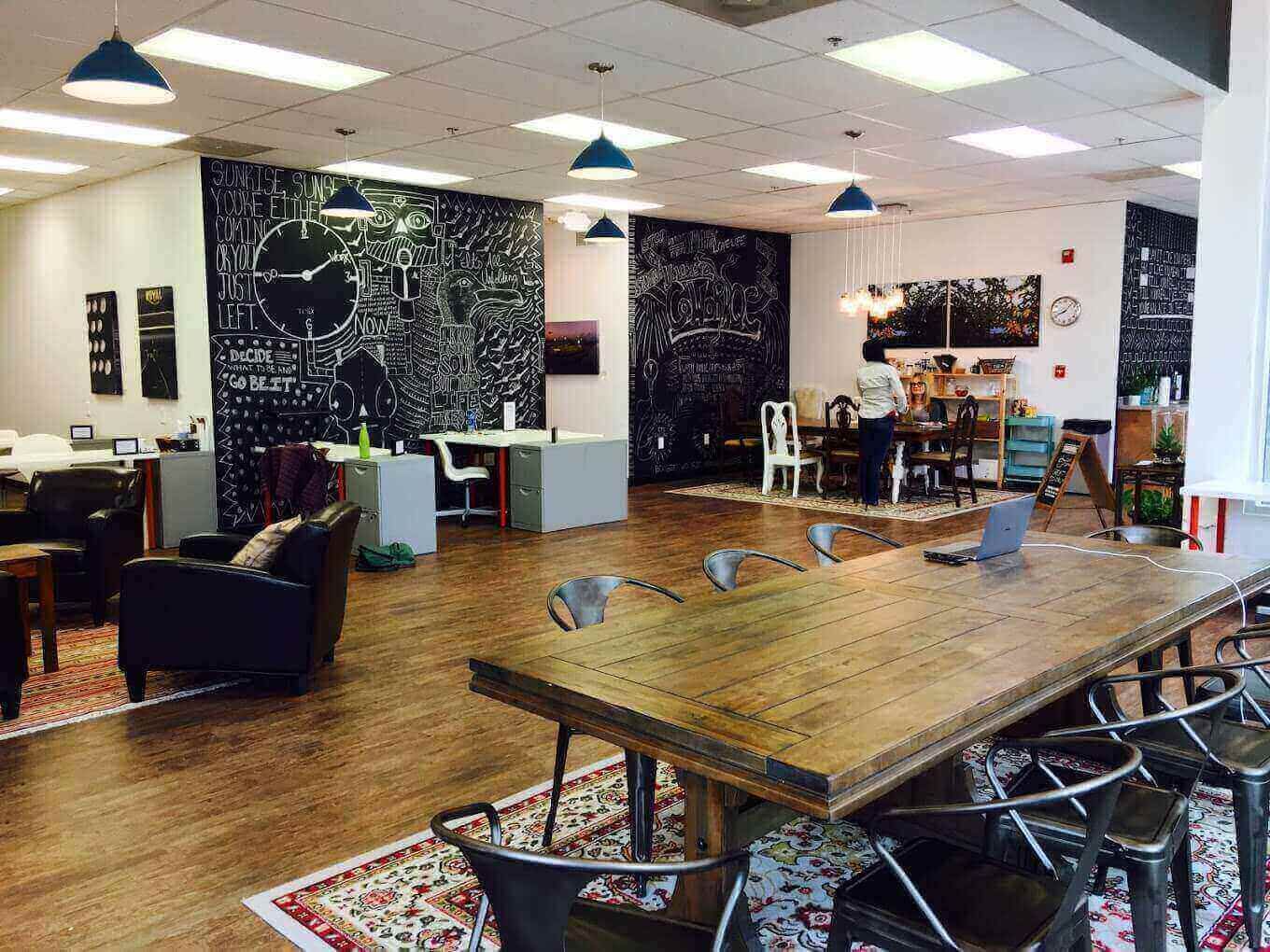 102 E 2nd St, Davenport - Image 1