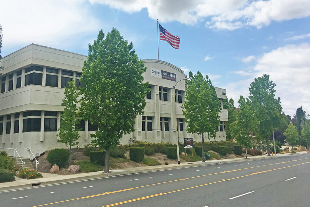 Santa Clarita/Valencia - Image 1