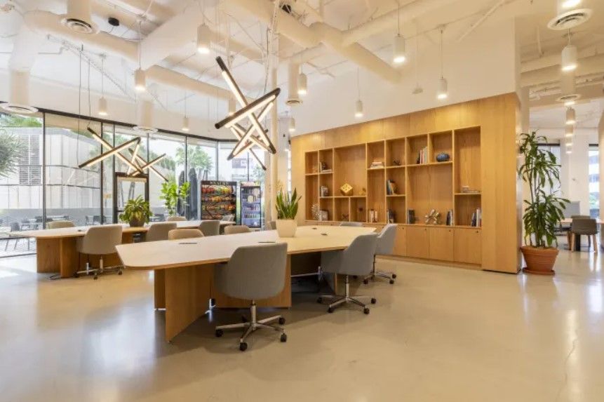 Serena Building - Image 1