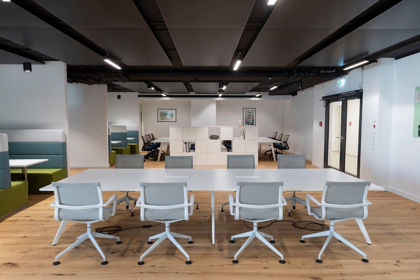 Rathaus Plaza - Image 1