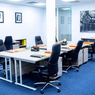 720 Centennial Court, Elstree Image 5