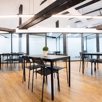 1824 Store Street, Victoria Image 6