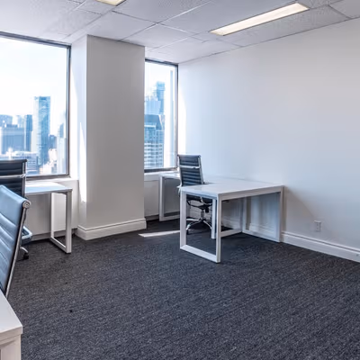 180 Dundas St W, Toronto Image 2