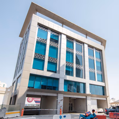 Bank Street Swords Signal, Doha Image 7
