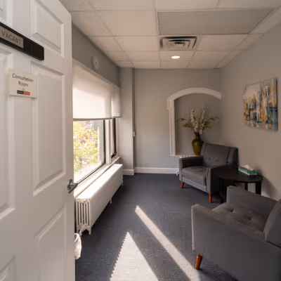 24 Veterans Sq, Media Image 5