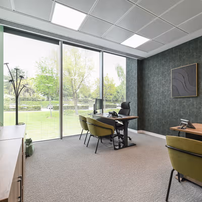 Wellington Way, Surrey Image 2