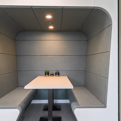 Wellington Way, Surrey Image 8