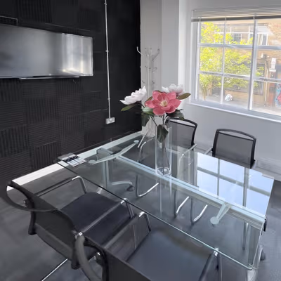 2 Bath Place, Greater London Image 10