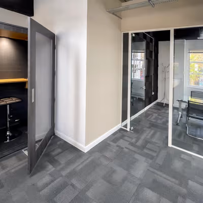 2 Bath Place, Greater London Image 5