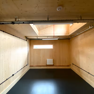 384 Abbott Rd, London Image 2