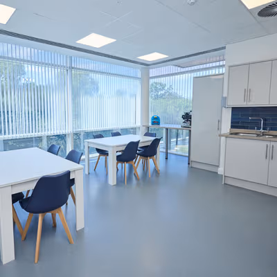 720 Centennial Court, Elstree Image 3