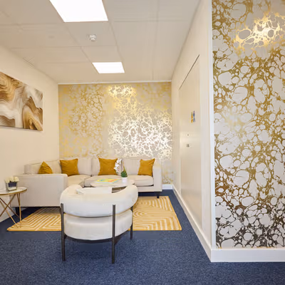 720 Centennial Court, Elstree Image 5