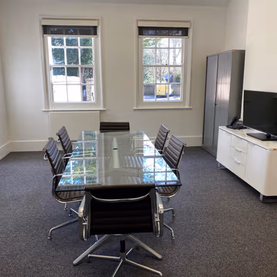 The Lodge Thorncroft Manor, Leatherhead Surrey Image 4