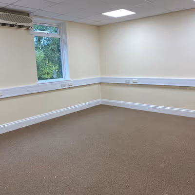 Kingston Road, Leatherhead Surrey Image 3