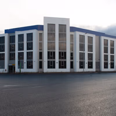 893 Great West Road, Isleworth Image 3