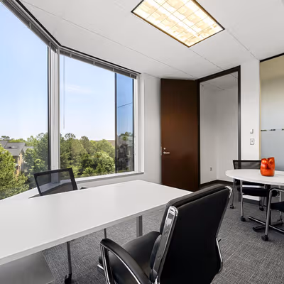 1050 Crown Pointe Parkway, Atlanta Image 2